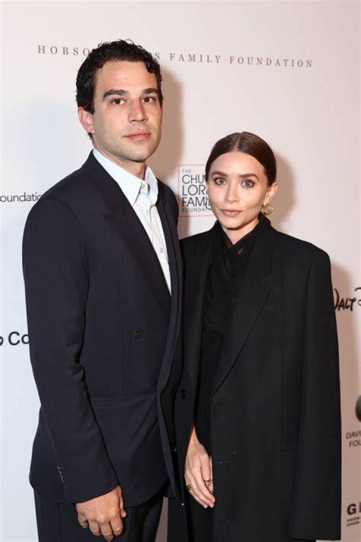 Louis Eisner's Net Worth: Unveiling The Artist's Fortune