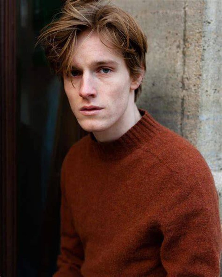 Louis Hofmann Age, Net Worth, Girlfriend, Family & Biography NewsFinale