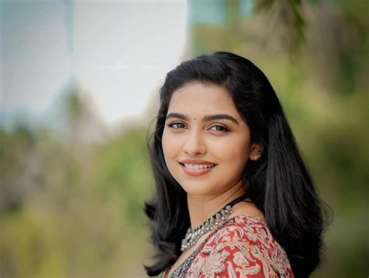 Mamitha Baiju Height Education Date of Birth Family Pic