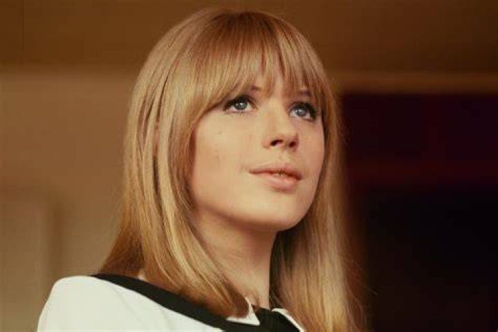 Marianne Faithfull's Famous Relationship Wasn&rsquo;t With Spouse