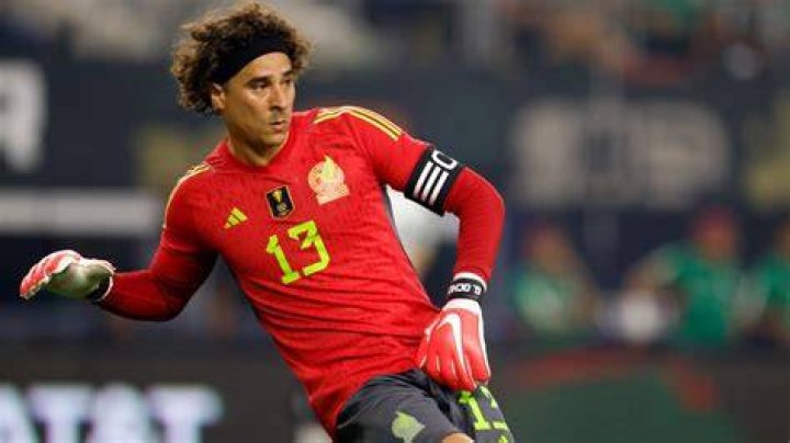 Memo Ochoa as&iacute; lucen los 3 hijos del futbolista que se cr&iacute;an lejos de