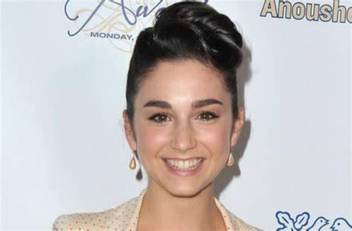 Molly Ephraim biography with personal life, married and affair
