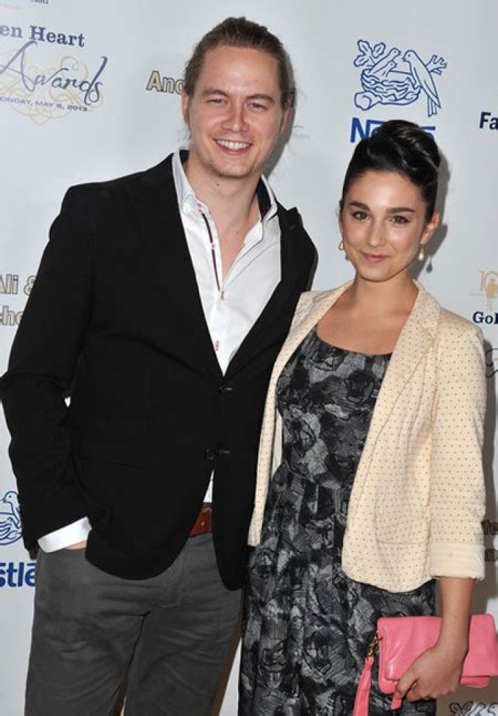 Molly Ephraim Single or Married? Check Her Net Worth, Age, IG, Bio