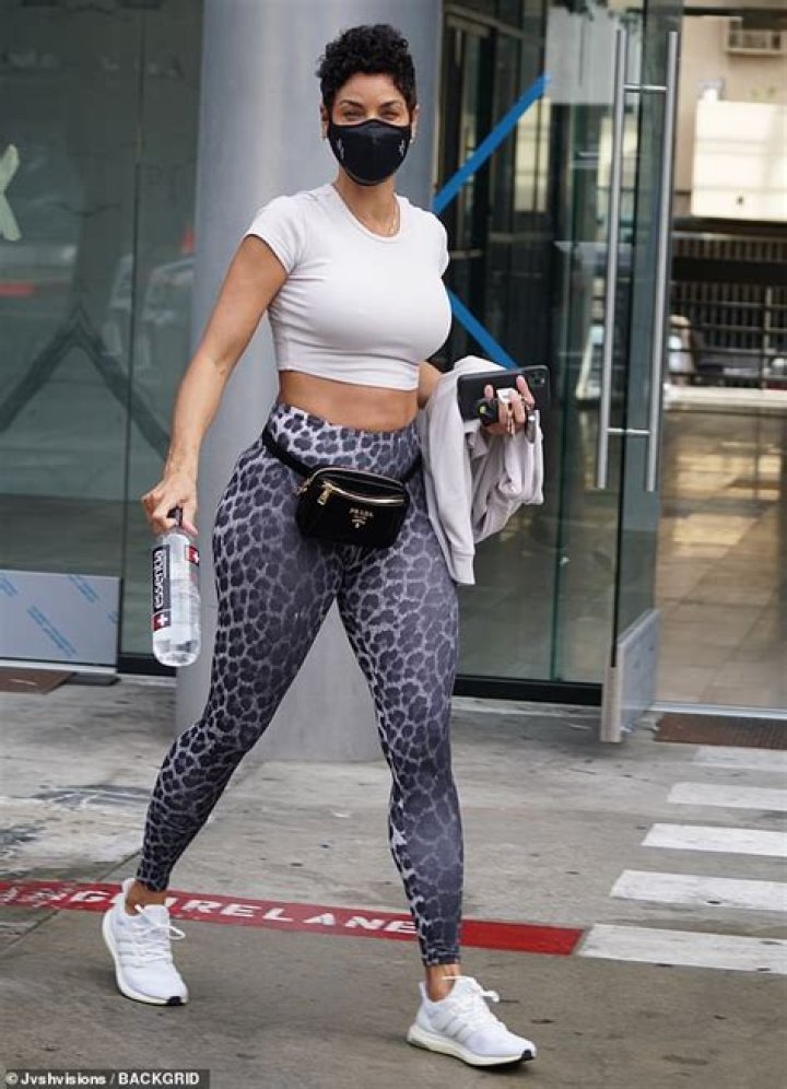 Nicole Murphy places her sculpted curves on full display as she leaves