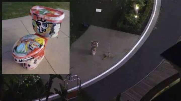 Note claims red toilet is bomb at Glendale mall NBC Los Angeles