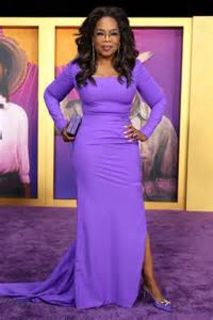 Oprah Winfrey Wears Purple BodyCon Gown at 2024 Golden Globes PHOTOS