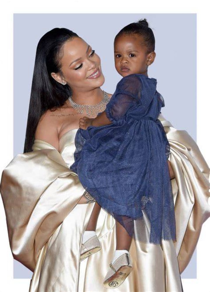 Rihanna and Her Niece Share a Bathtub Kiss &mdash; and It&rsquo;s Making People Mad