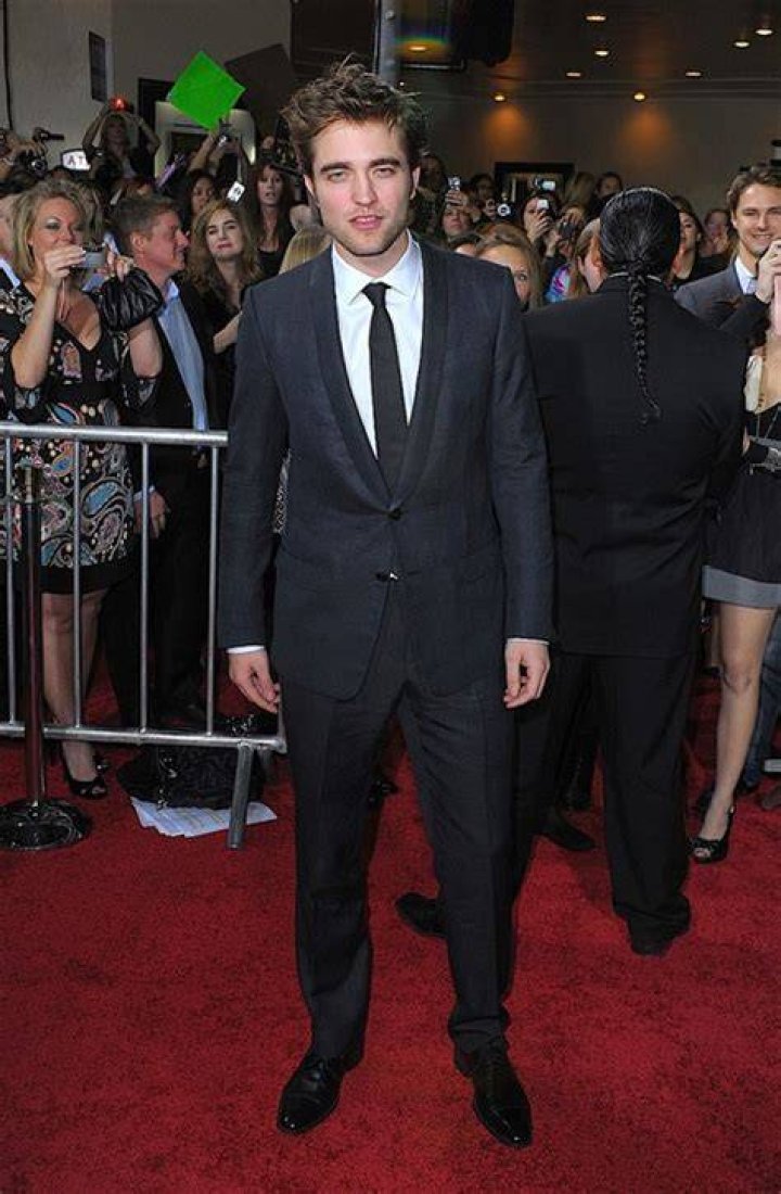 Robert Pattinson Height, Weight, Body Measurements.