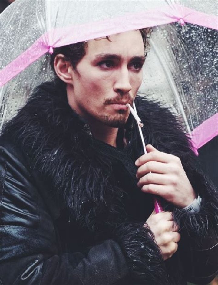 Robert Sheehan as Klaus Hargreeves The Umbrella Academy Netflix TV
