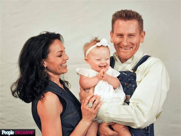 Rory Feek Breaks His Silence Following Wife Joey&rsquo;s Death, Returns Home