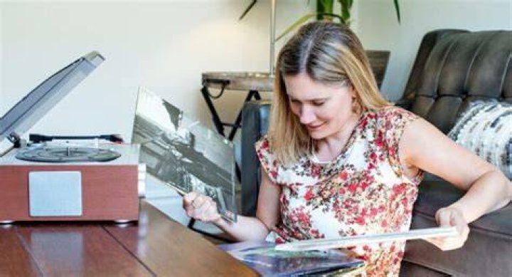 Rosemary Holt Info Tuckercarlsonageandwife