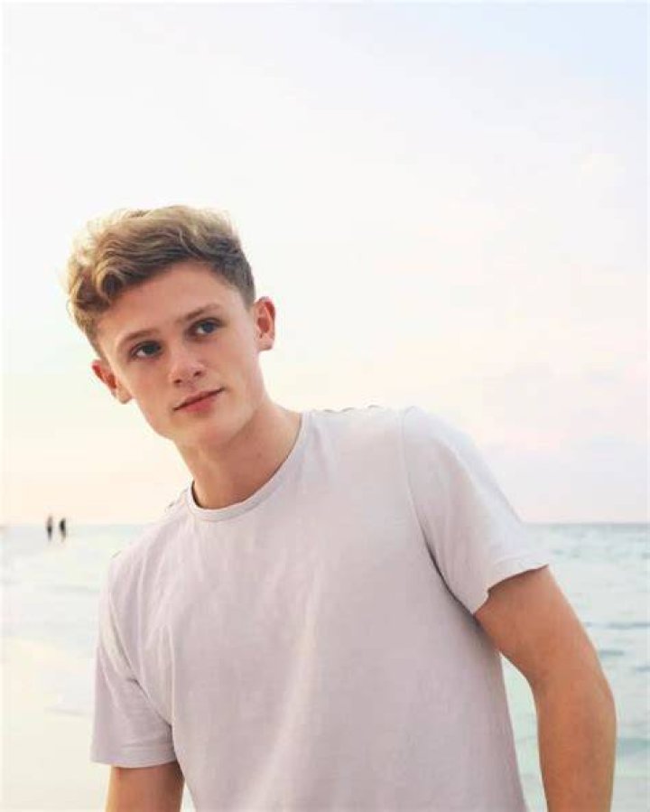 Ryan Trahan Net Worth, Merch, Abs, House, College Bio