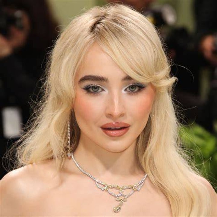 Sabrina Carpenter makes an appearance on 'The Tonight Show starring