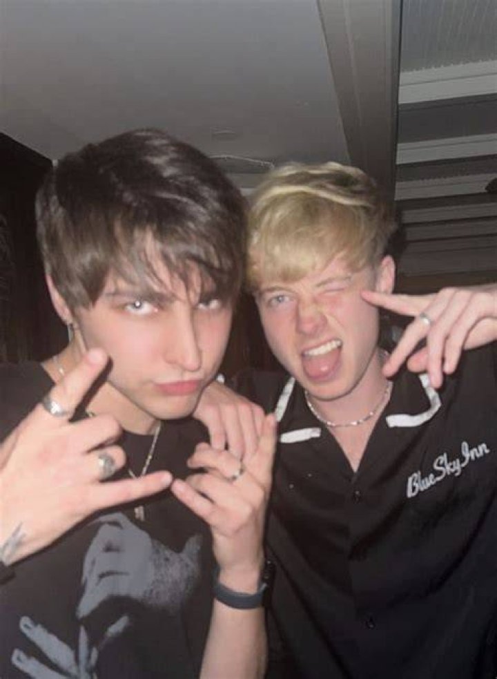 Sam and Colby p&aring; Instagram &ldquo;hung out at instagram today, they told us