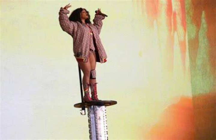 SZA Clears Up "Rich Baby Daddy" Lyrics, Reveals Recording Circumstances