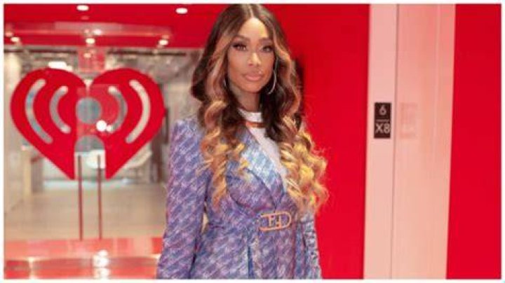 Tami Roman celebrates new shoe venture alongside daughters in style