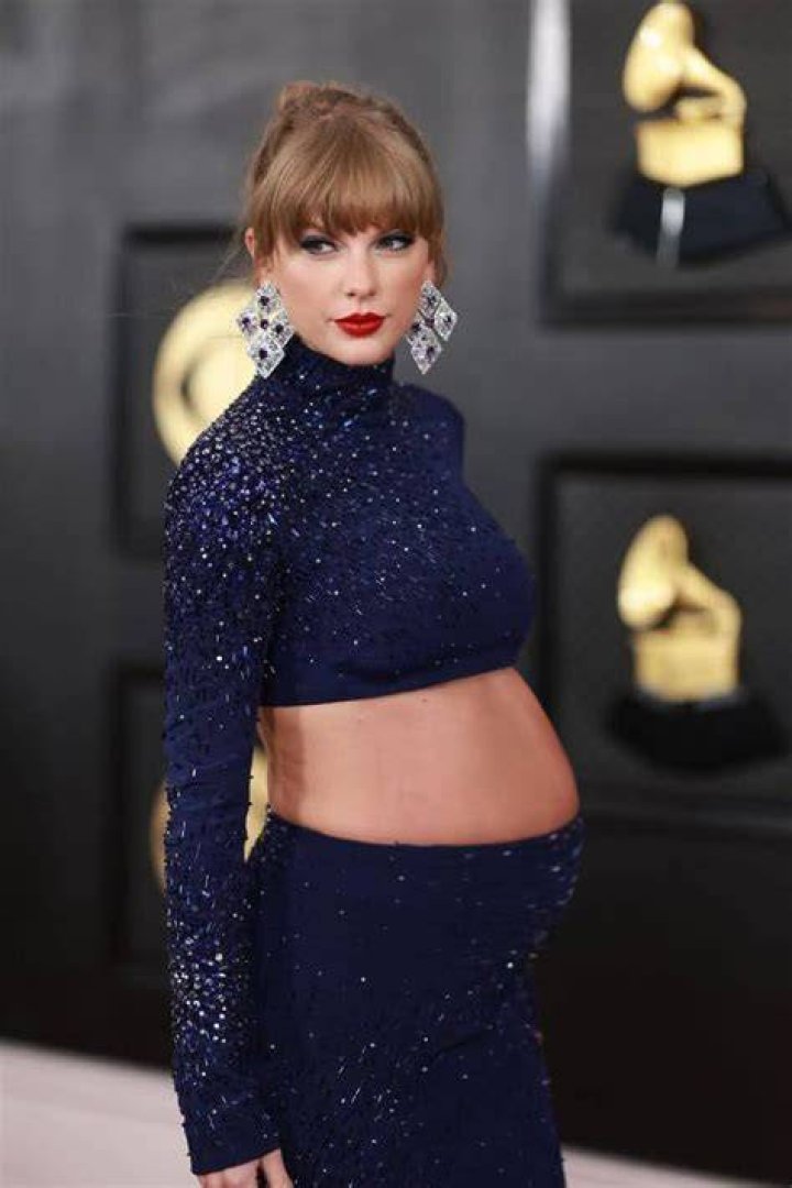 Taylor Swift Belly 15 by WHATEVEN12 on DeviantArt