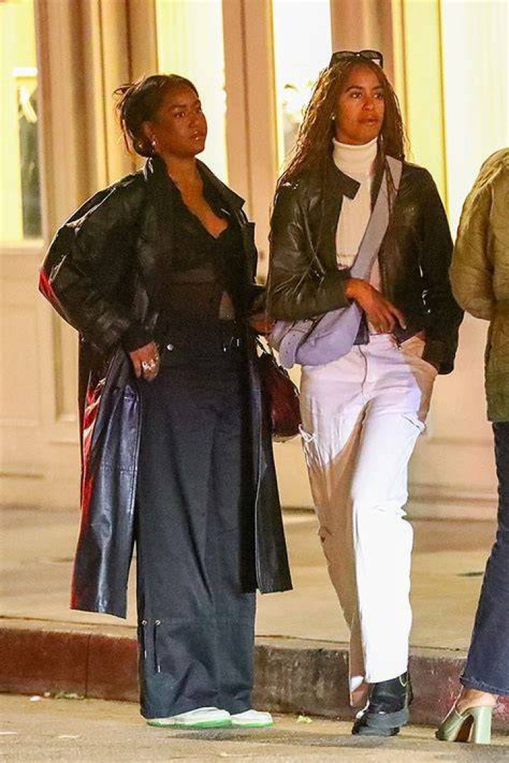 The Malia And Sasha Obama Adoption Rumors Are False (And Here's Why)