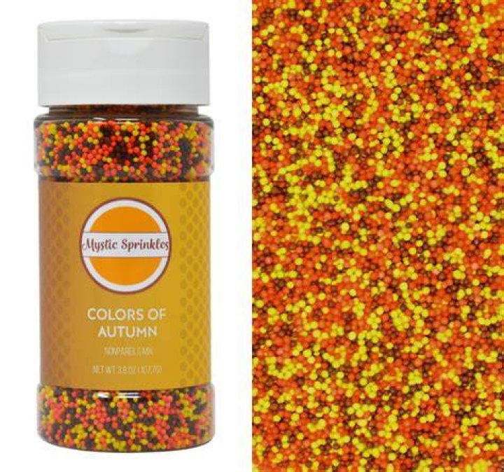 The nonpareils on the side of the cake to match the cupcakes 1000