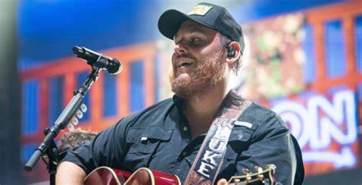 The Real Reason Luke Combs Is Apologizing To His Fans