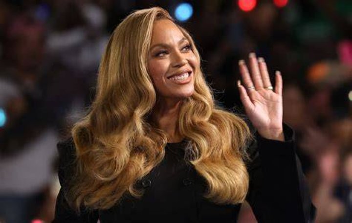 Thick eyebrows....beautiful! Beyonce images, Beyonce, Beyonce pictures