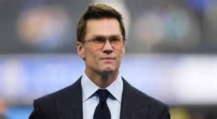 Tom Brady Shows Off His 7 Super Bowl Rings