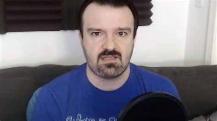 Twitch Streamer DarksydePhil Begs for Donations, Gets… EarlyGame