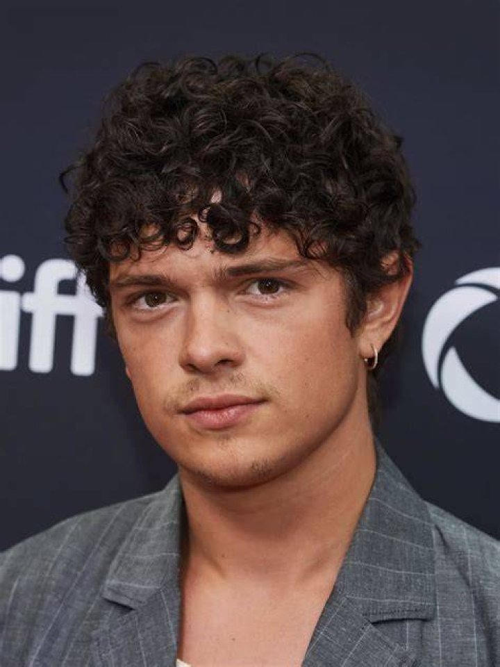 Unveiling Noah Jupe's Height And Its Significance