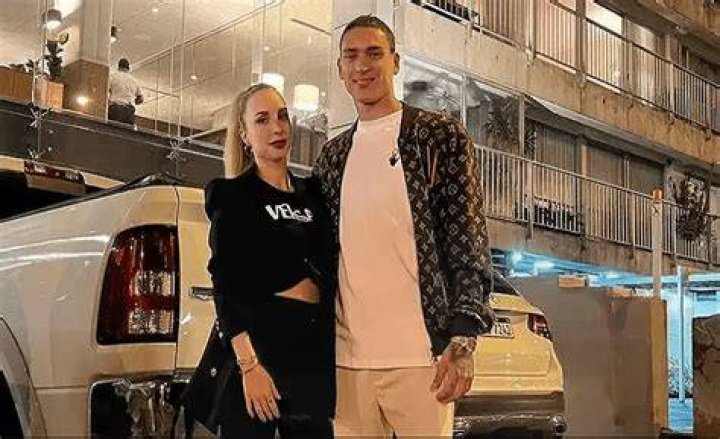 Unveiling The Truth Behind Darwin Nunez's Girlfriend's Age: Surprising Revelations