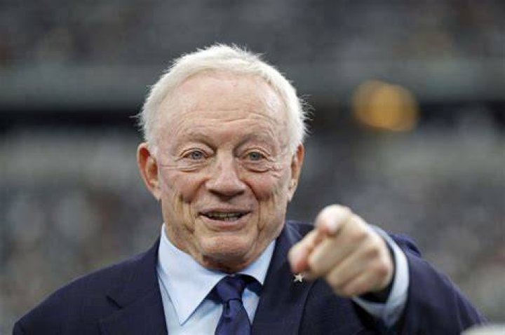 Video of Jerry Jones' car accident in Dallas shows it probably wasn't