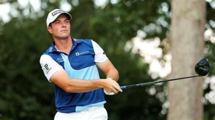 Viktor Hovland holds off Xander Schauffele to claim FedEx Cup title