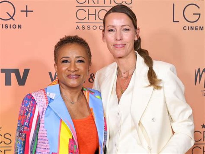 Wanda Sykes 2019 Wife, net worth, tattoos, smoking & body measurements