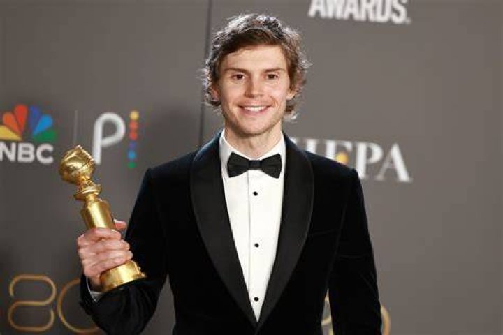 What Happened To Evan Peters Social Media? Endante