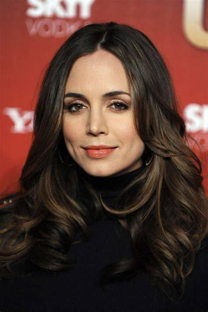 Who is Eliza Dushku Currently Dating? Know about her Affairs and