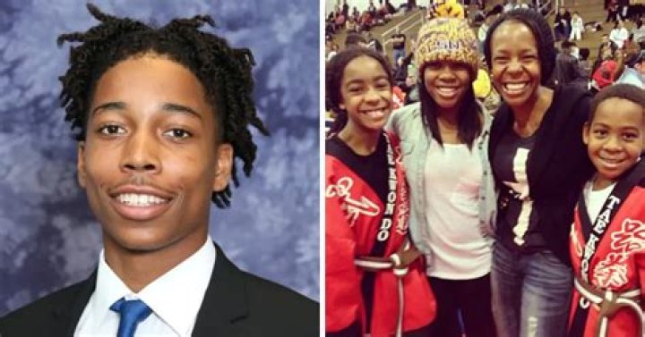 Who is Robert Kelly Jr.? Wiki, Biography & Facts About R. Kelly's Son
